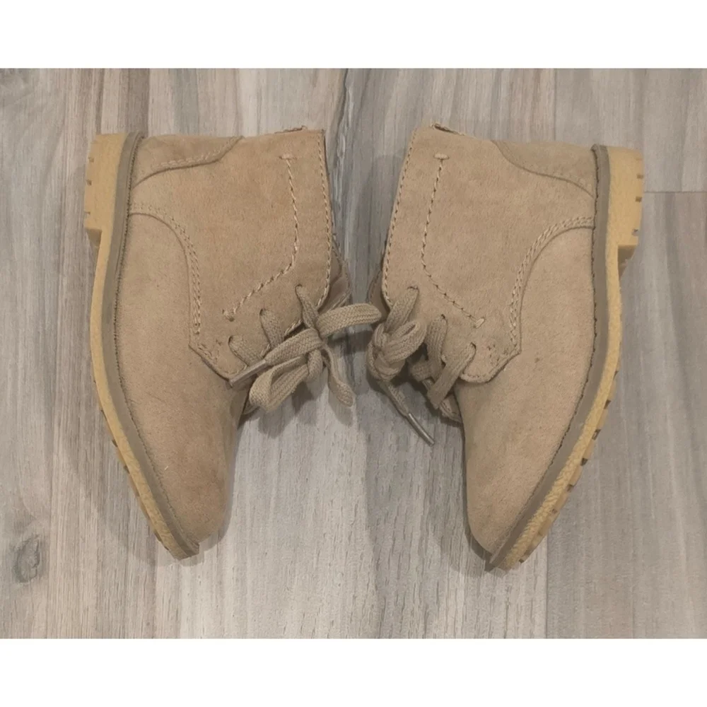 Cat & Jack Chukka Boots – Size 6 – Taupe